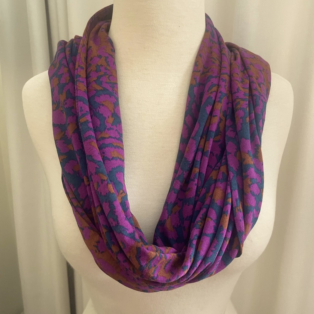 Pristine MARC JACOBS Printed Jersey Multi-Colored Scarf - Amazon Purple